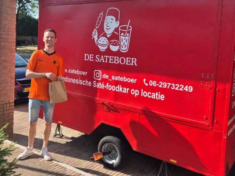 Michel met de indonesische hapjes